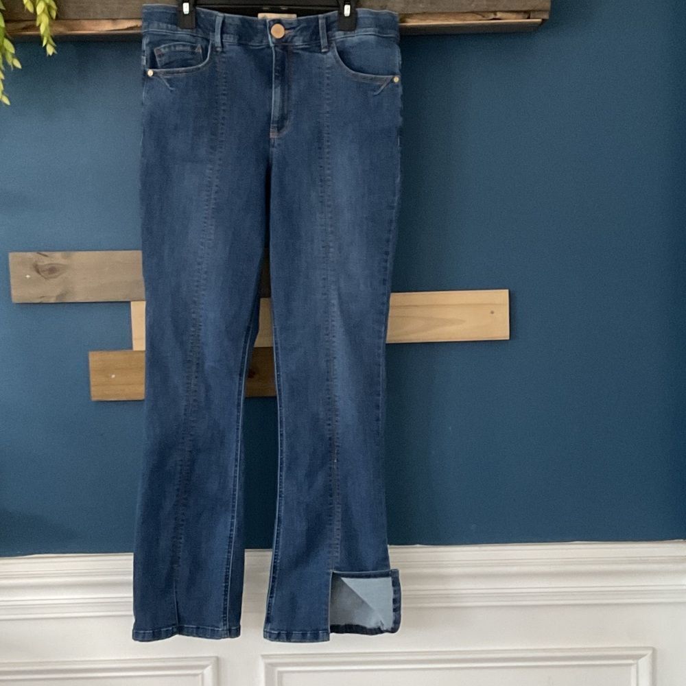 Democracy Straight Leg Blue Jeans Open V in Front Hem EUC 12 Ab Technology